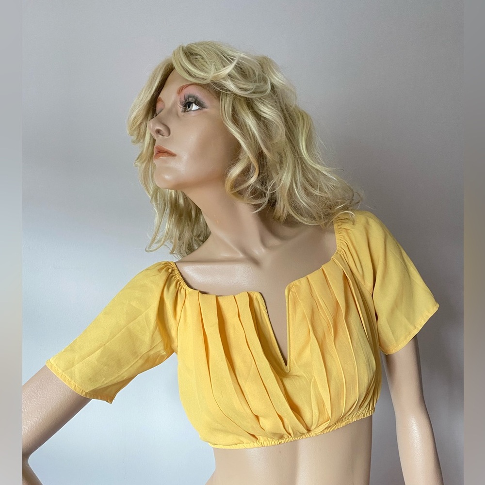💛 Crop Top by Chic 💛